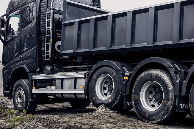 Volvo Trucks presenta nuove funzionalità volte a migliorare sicurezza e guidabilità in condizioni difficili: l’obbiettivo è facilitare le manovre negli spazi ristretti e su superfici a scarsa aderenza 